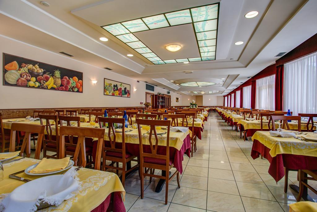 Hotel San Giorgio Милано Мартима Екстериор снимка