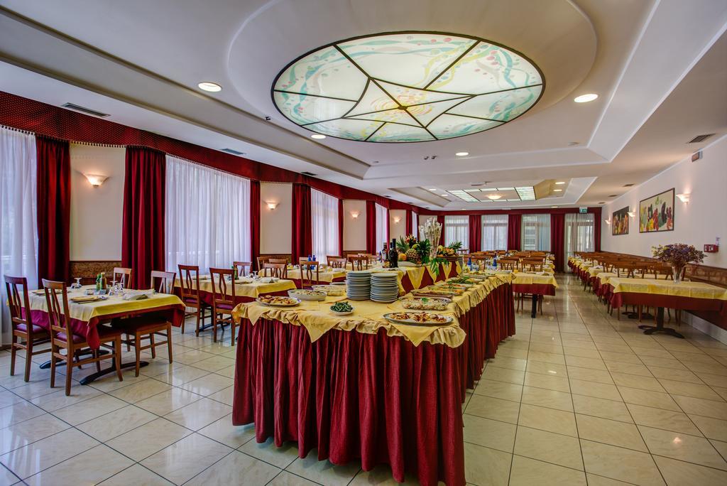 Hotel San Giorgio Милано Мартима Екстериор снимка
