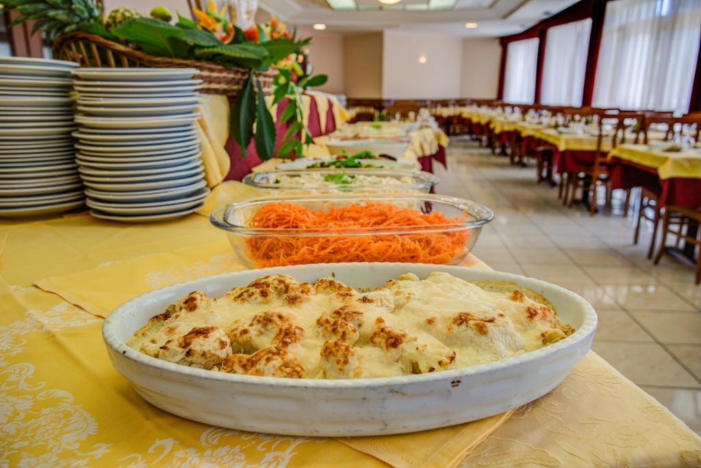 Hotel San Giorgio Милано Мартима Екстериор снимка