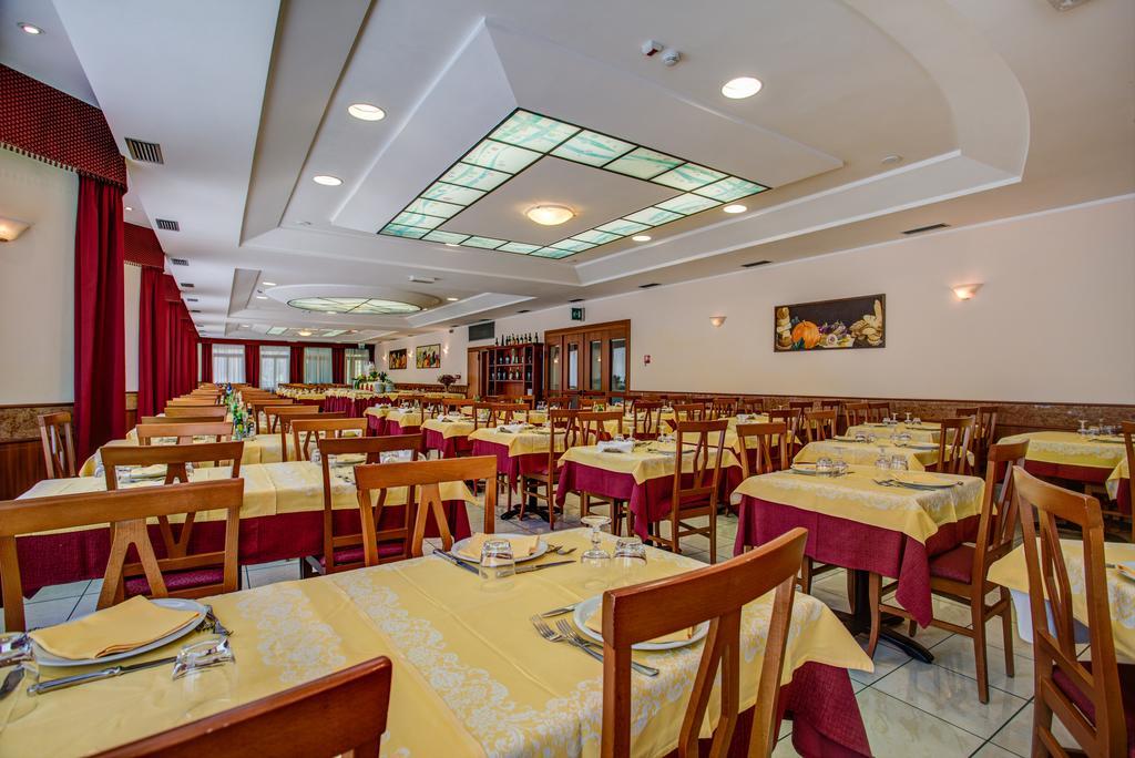 Hotel San Giorgio Милано Мартима Екстериор снимка