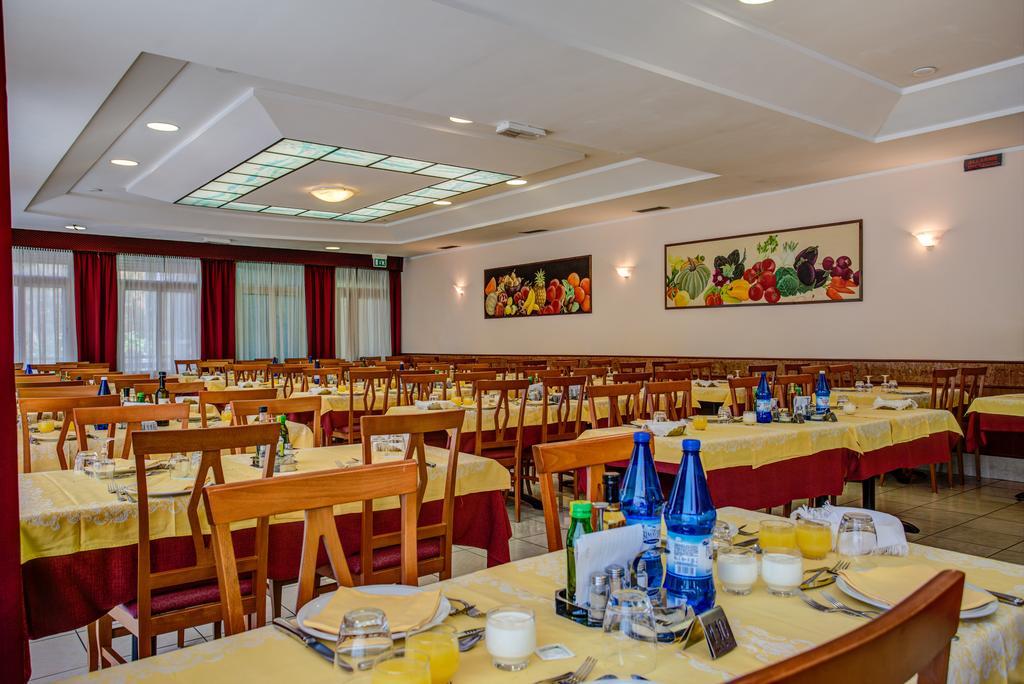 Hotel San Giorgio Милано Мартима Екстериор снимка