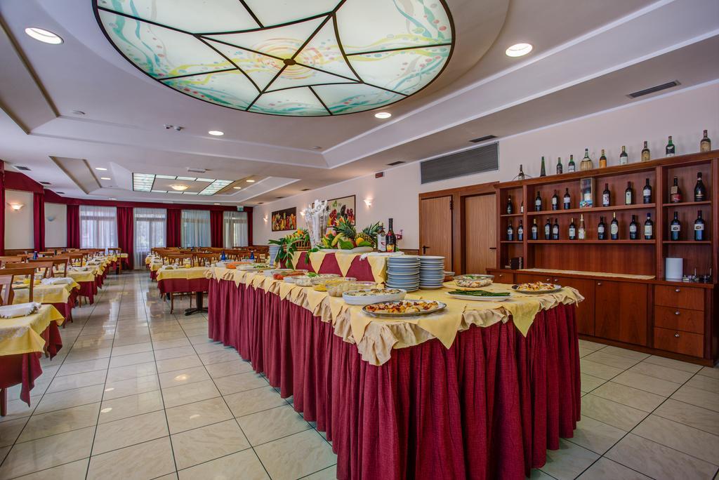 Hotel San Giorgio Милано Мартима Екстериор снимка