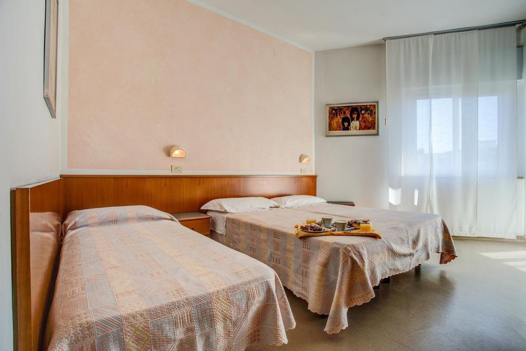 Hotel San Giorgio Милано Мартима Стая снимка