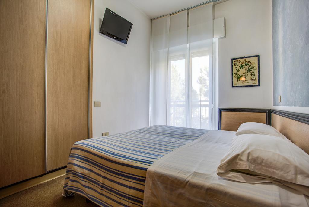 Hotel San Giorgio Милано Мартима Стая снимка