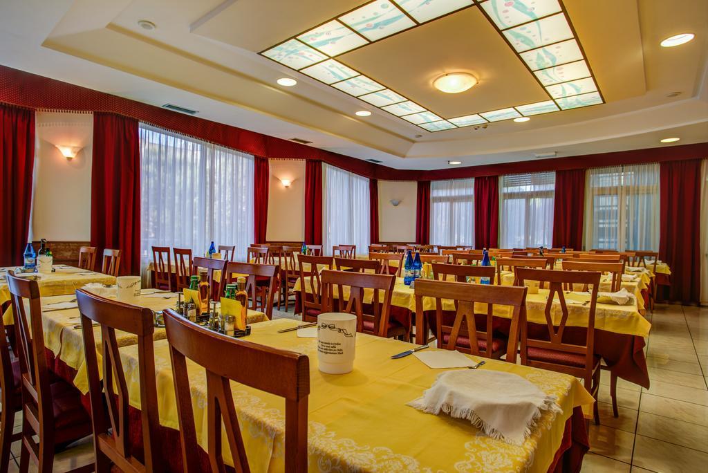 Hotel San Giorgio Милано Мартима Екстериор снимка