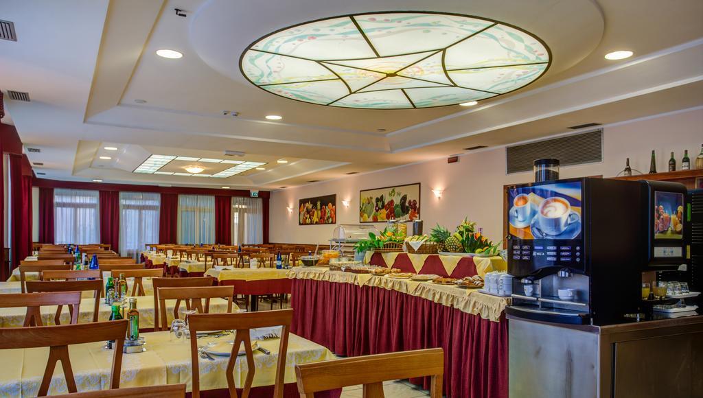 Hotel San Giorgio Милано Мартима Екстериор снимка