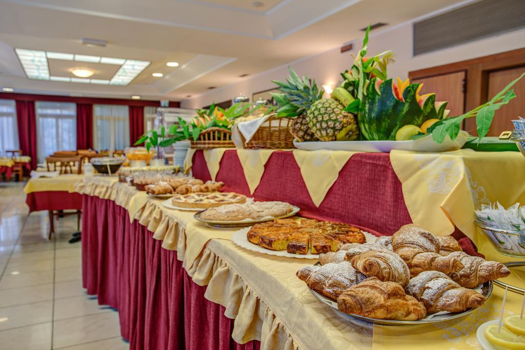 Hotel San Giorgio Милано Мартима Екстериор снимка