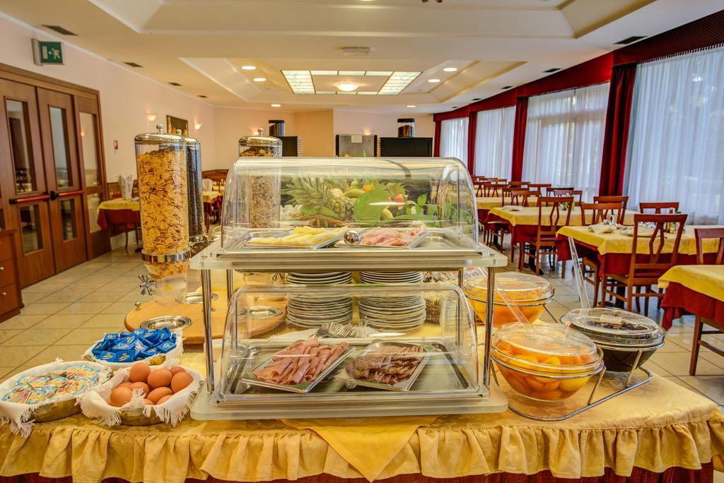 Hotel San Giorgio Милано Мартима Екстериор снимка