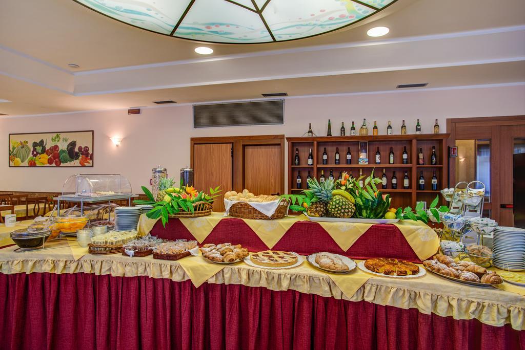 Hotel San Giorgio Милано Мартима Екстериор снимка