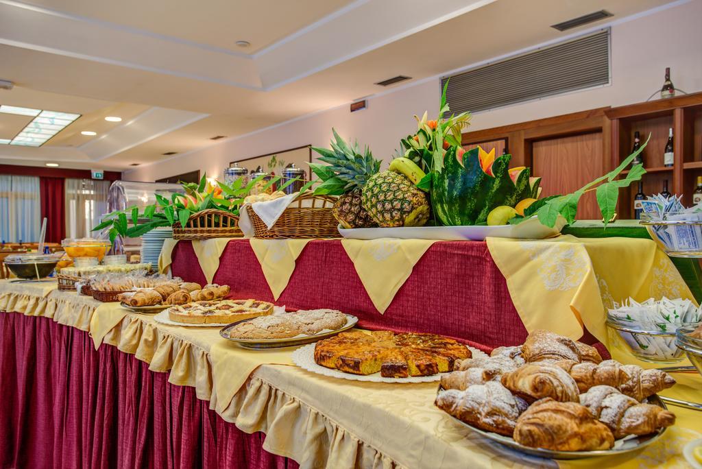 Hotel San Giorgio Милано Мартима Екстериор снимка