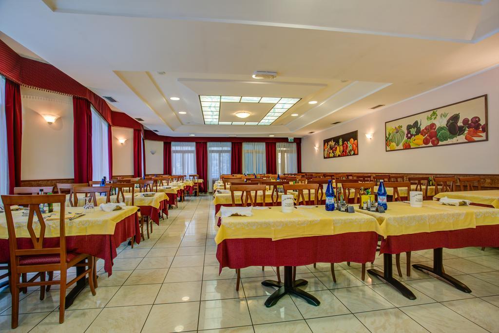 Hotel San Giorgio Милано Мартима Екстериор снимка