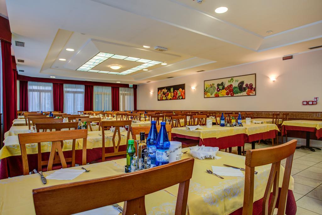 Hotel San Giorgio Милано Мартима Екстериор снимка