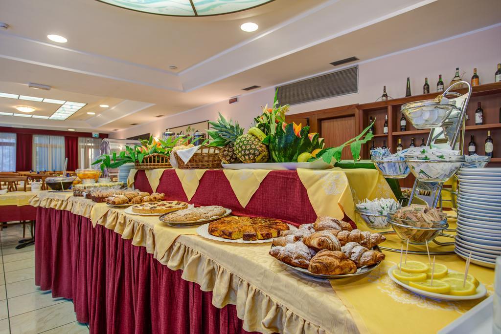Hotel San Giorgio Милано Мартима Екстериор снимка