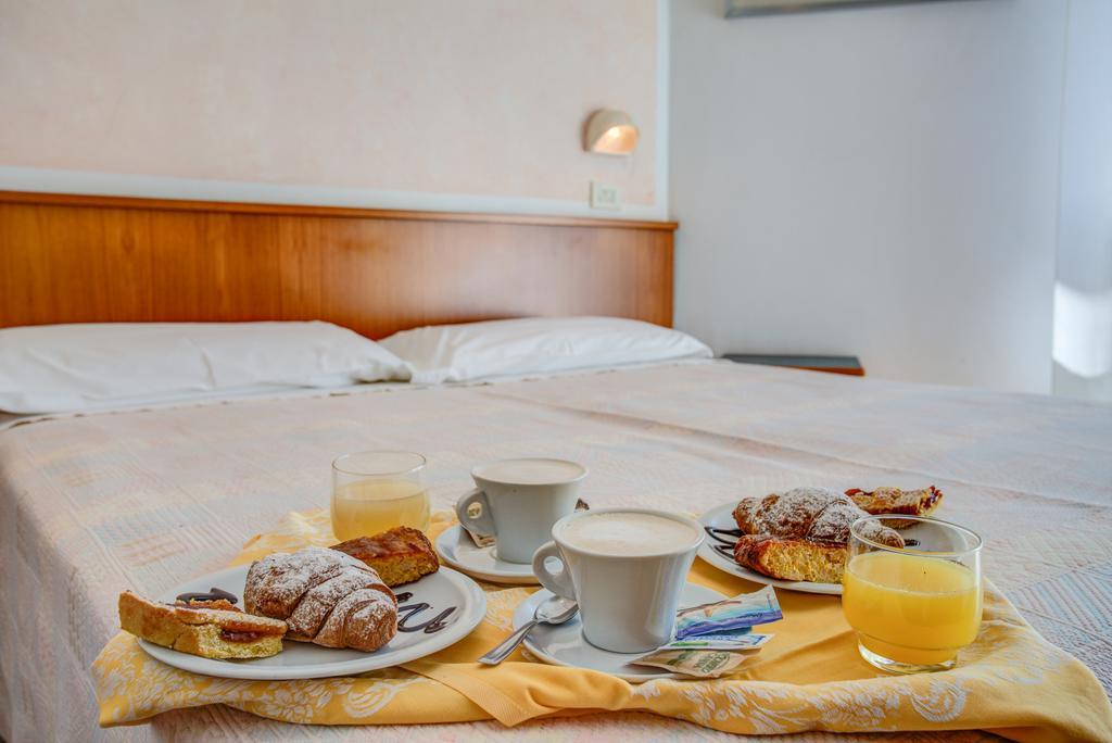 Hotel San Giorgio Милано Мартима Екстериор снимка