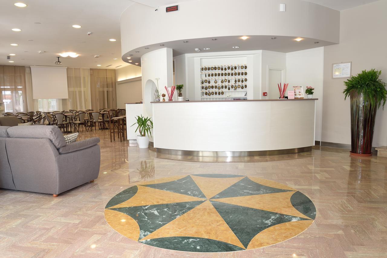 Hotel San Giorgio Милано Мартима Екстериор снимка